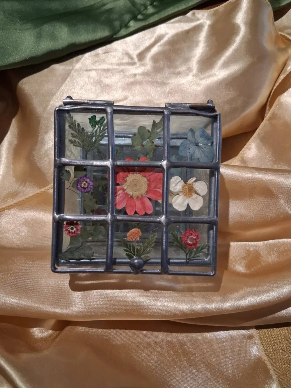 Vintage Pressed Dried Flower Stained Glass Trinket Keepsake Box Mirrored Base